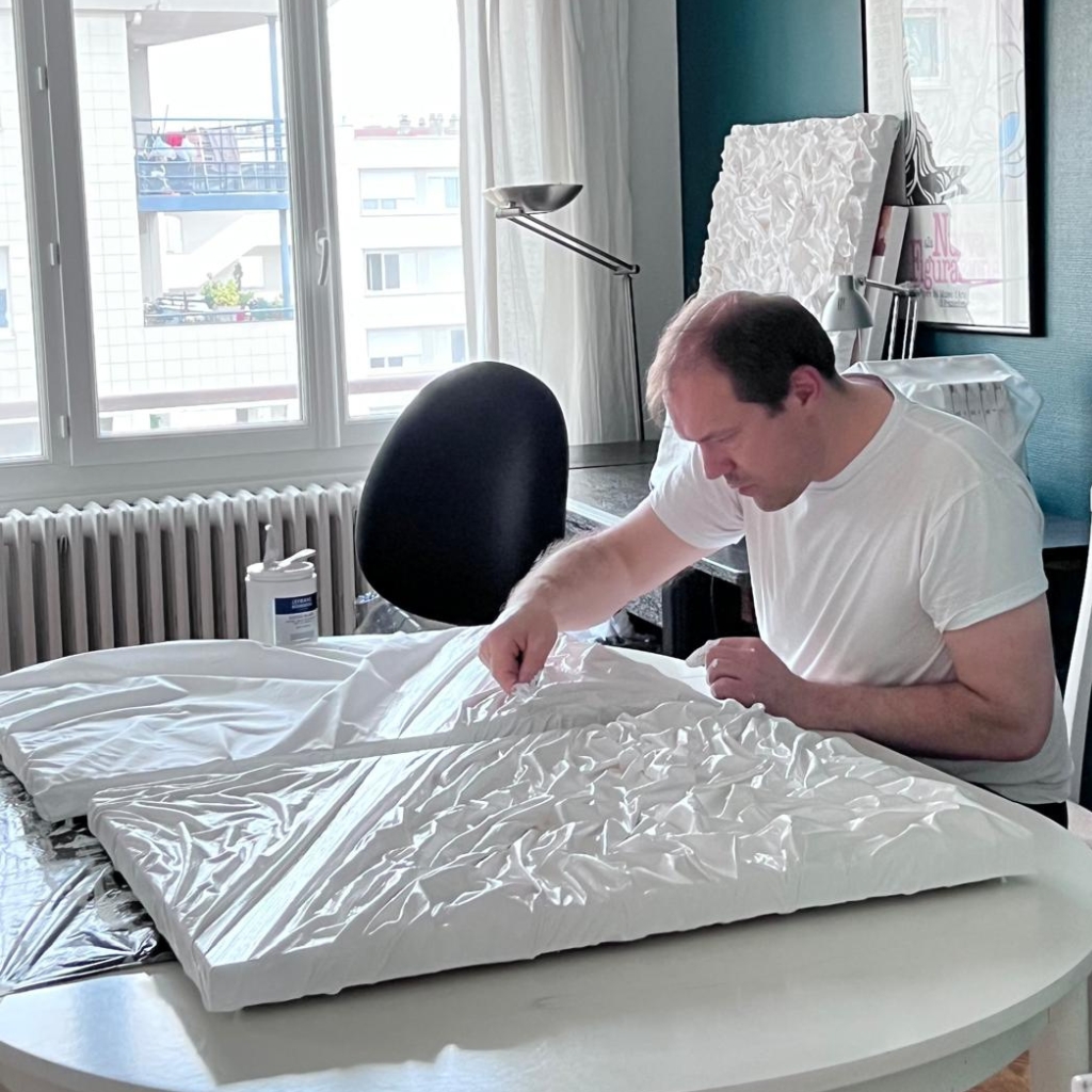 The studio of PhilippGroschke working on a picture